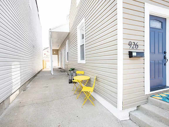 926 Boone St - Photo 3 of 16