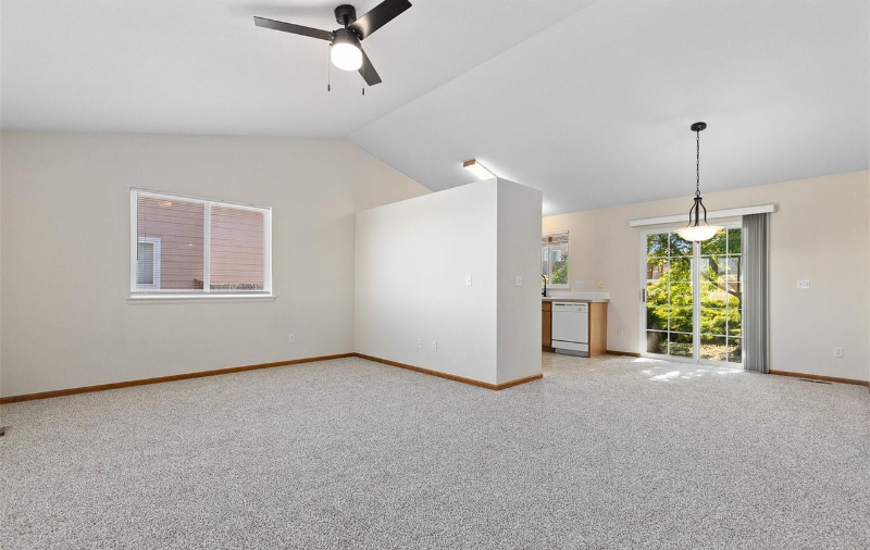 331 Willow Ave - Photo 2 of 10