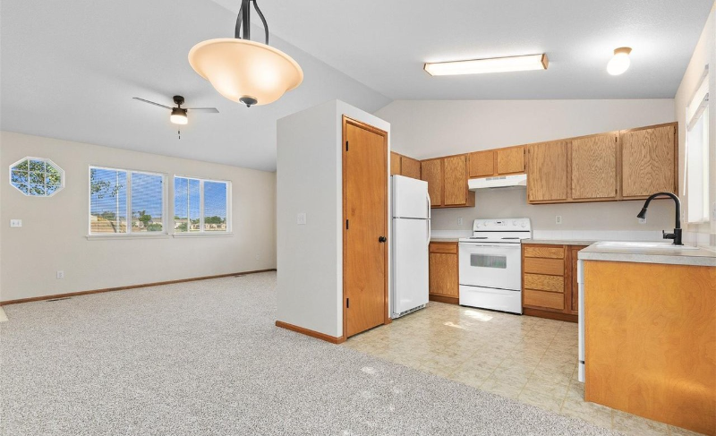 331 Willow Ave - Photo 3 of 10