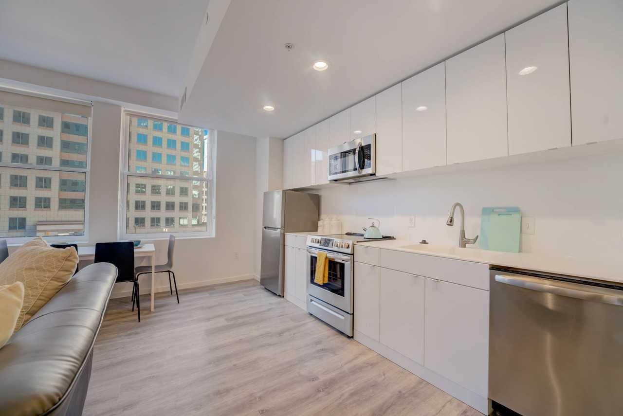 Lofts at 629 Euclid - Photo 2 of 14