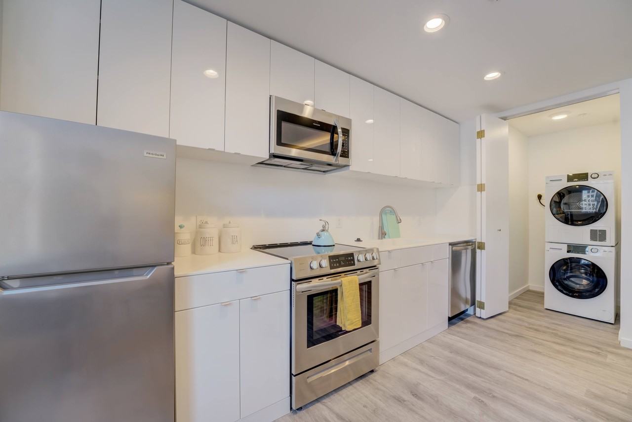 Lofts at 629 Euclid - Photo 5 of 14