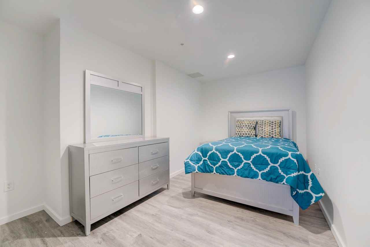 Lofts at 629 Euclid - Photo 7 of 14