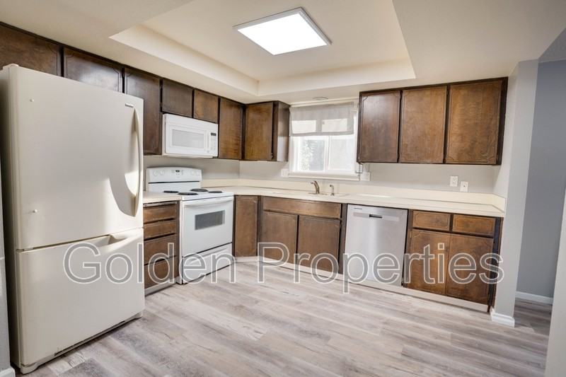 3703 E Pine Hill Dr - Photo 2 of 18