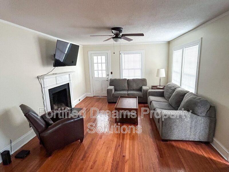 315 S 3rd Ave - Photo 3 of 19