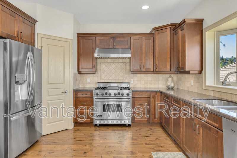 2037 Capistrano Dr - Photo 2 of 35