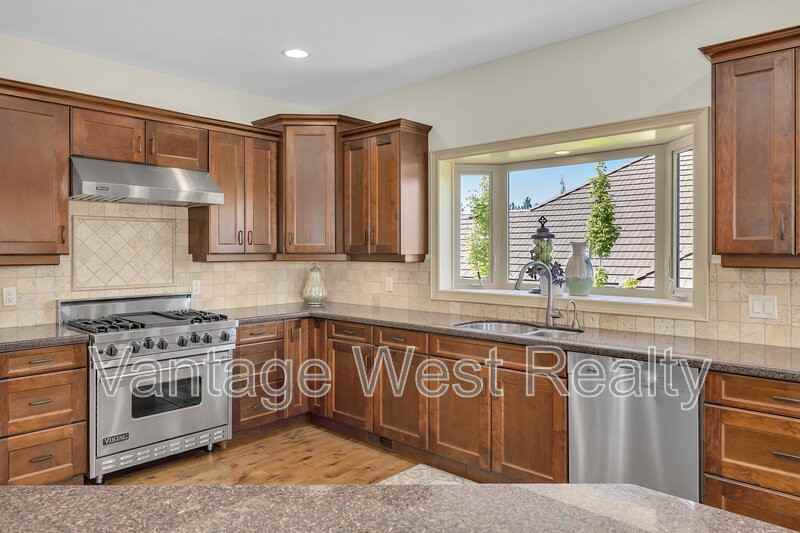 2037 Capistrano Dr - Photo 3 of 35