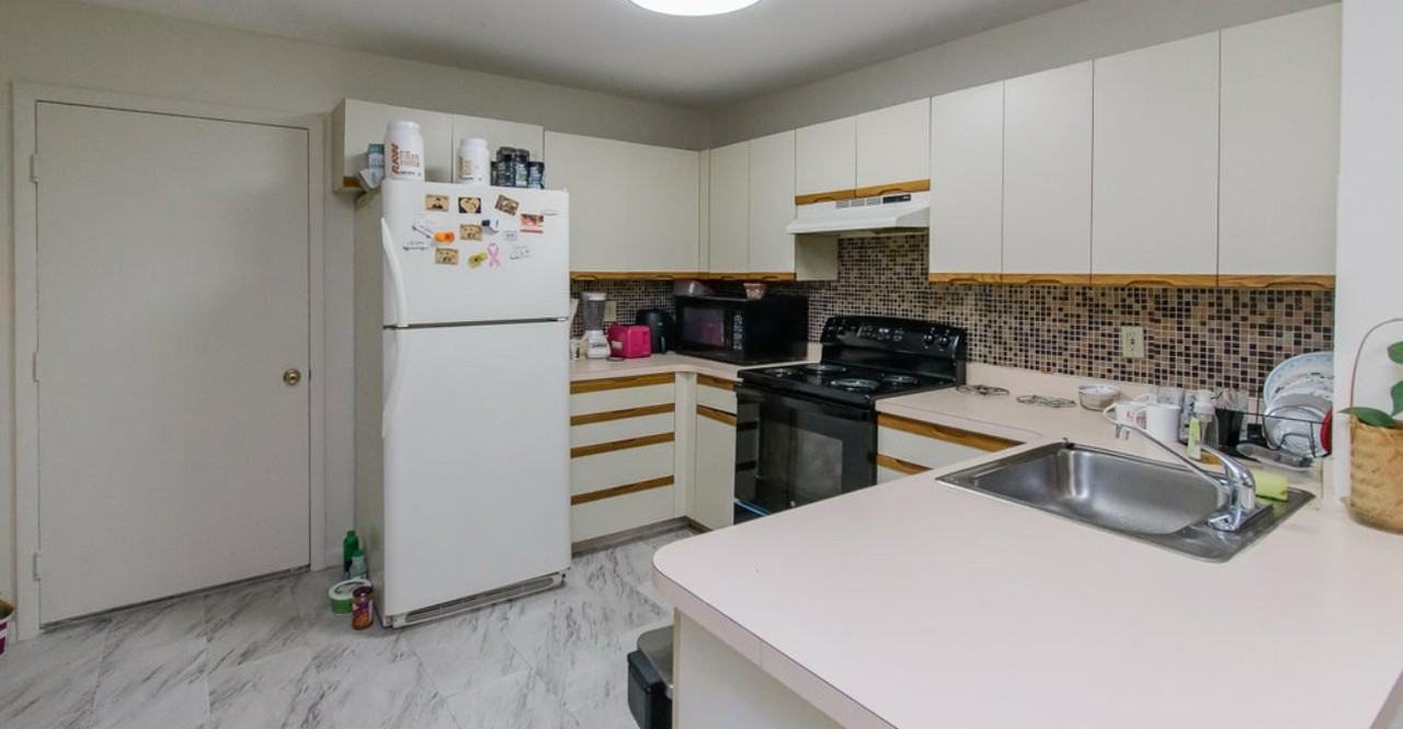 69 Surrey Hill Drive - Photo 2 of 11