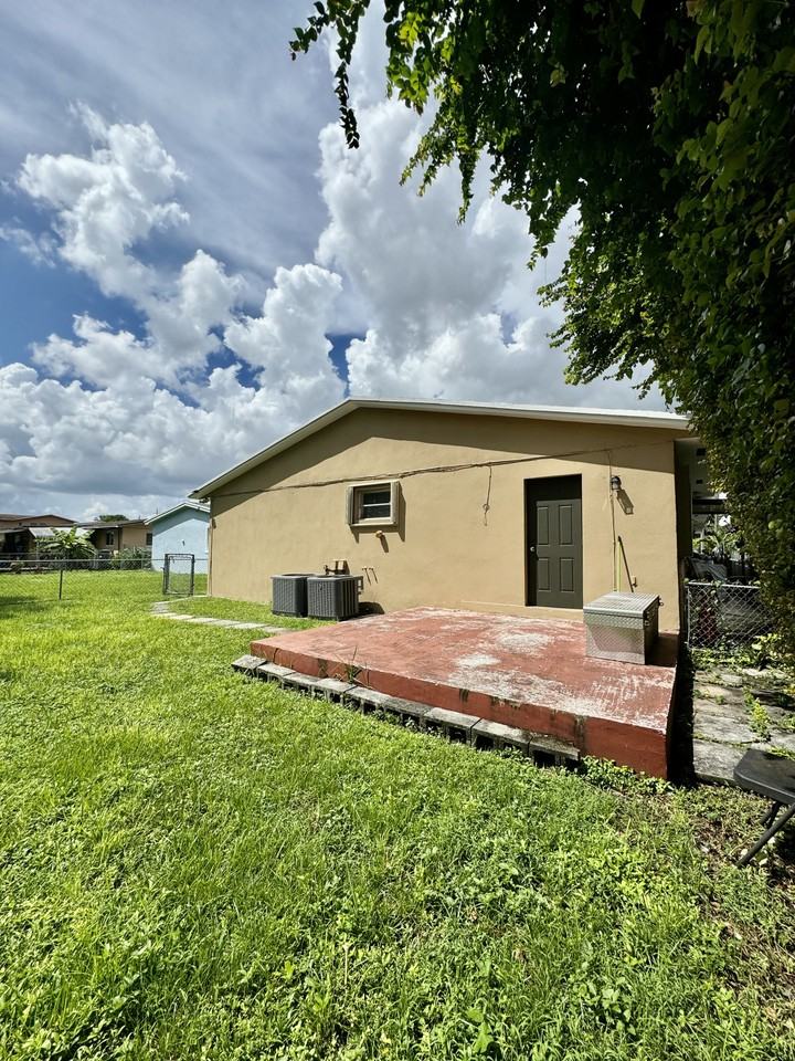 7126 Southwest 22nd Street #2 - Photo 6 of 10