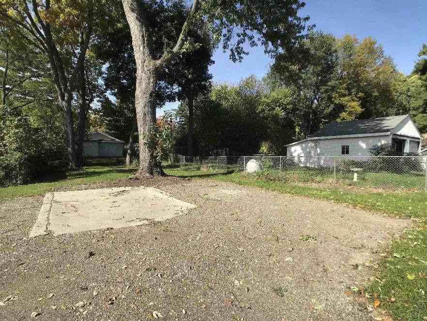 215 N Clemens Ave #NA - Photo 6 of 29