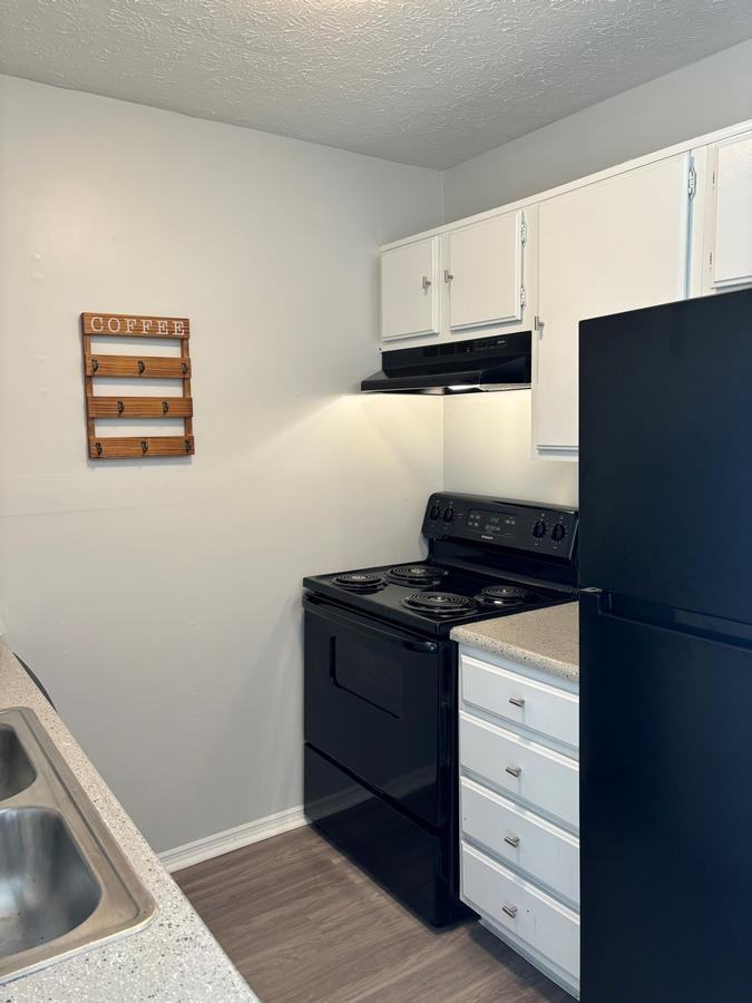 644 Glastonbury Road - Photo 3 of 14