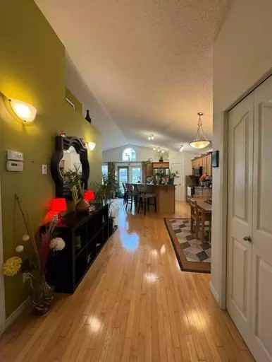 3139 24 Ave Nw - Photo 2 of 16