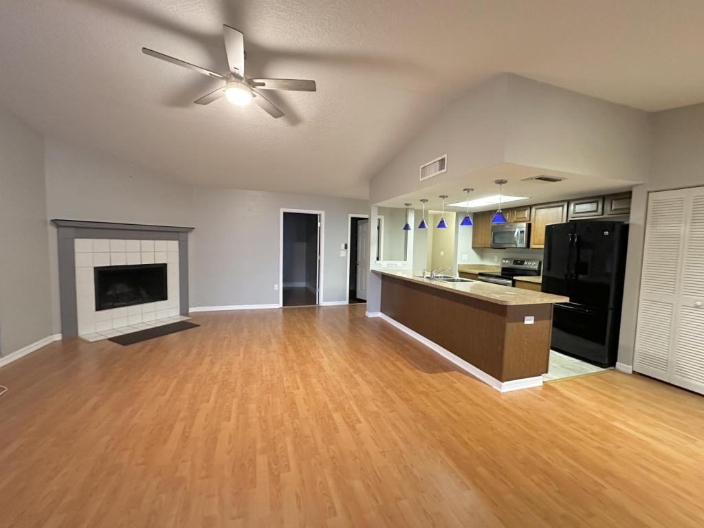 2239 Beacon Point Blvd - Photo 3 of 17