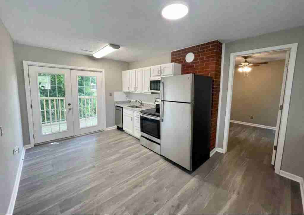 928 S Jackson St - Photo 2 of 11