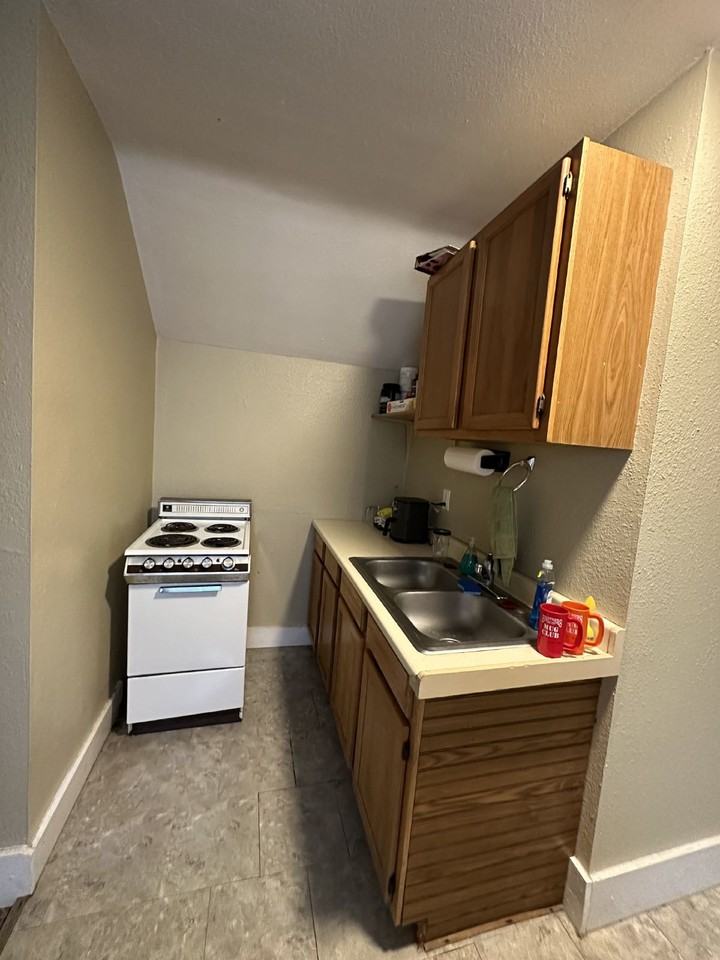 803 Niagara St - Photo 5 of 13