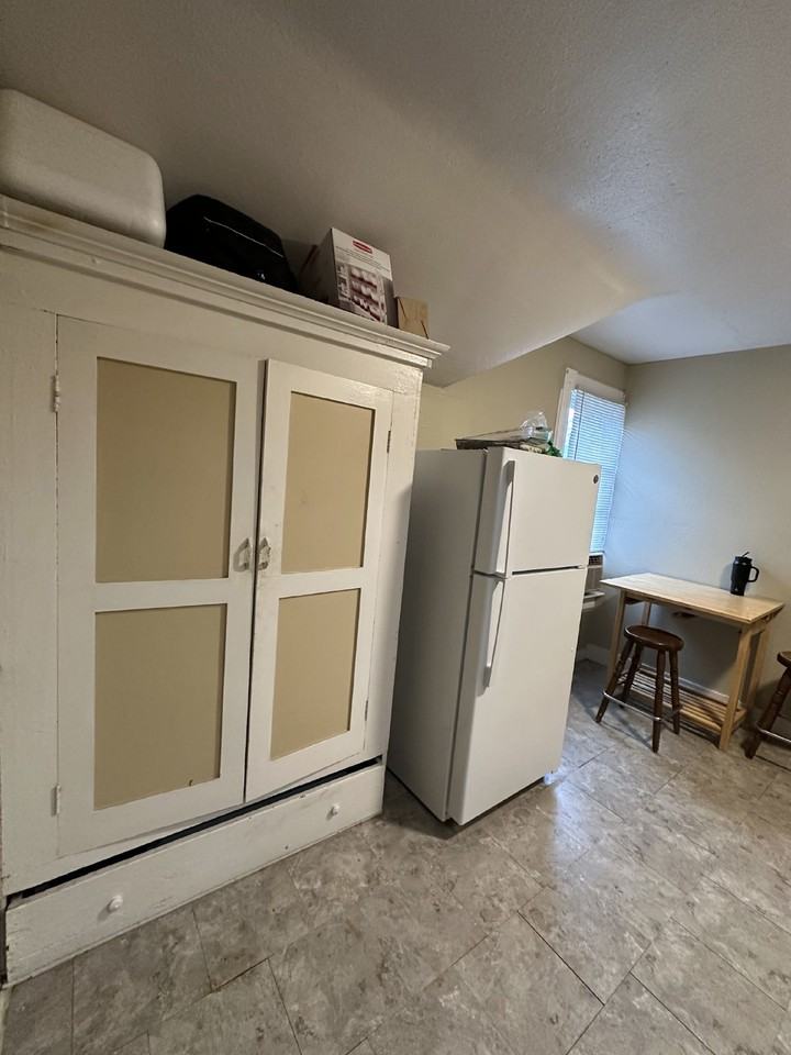 803 Niagara St - Photo 6 of 13