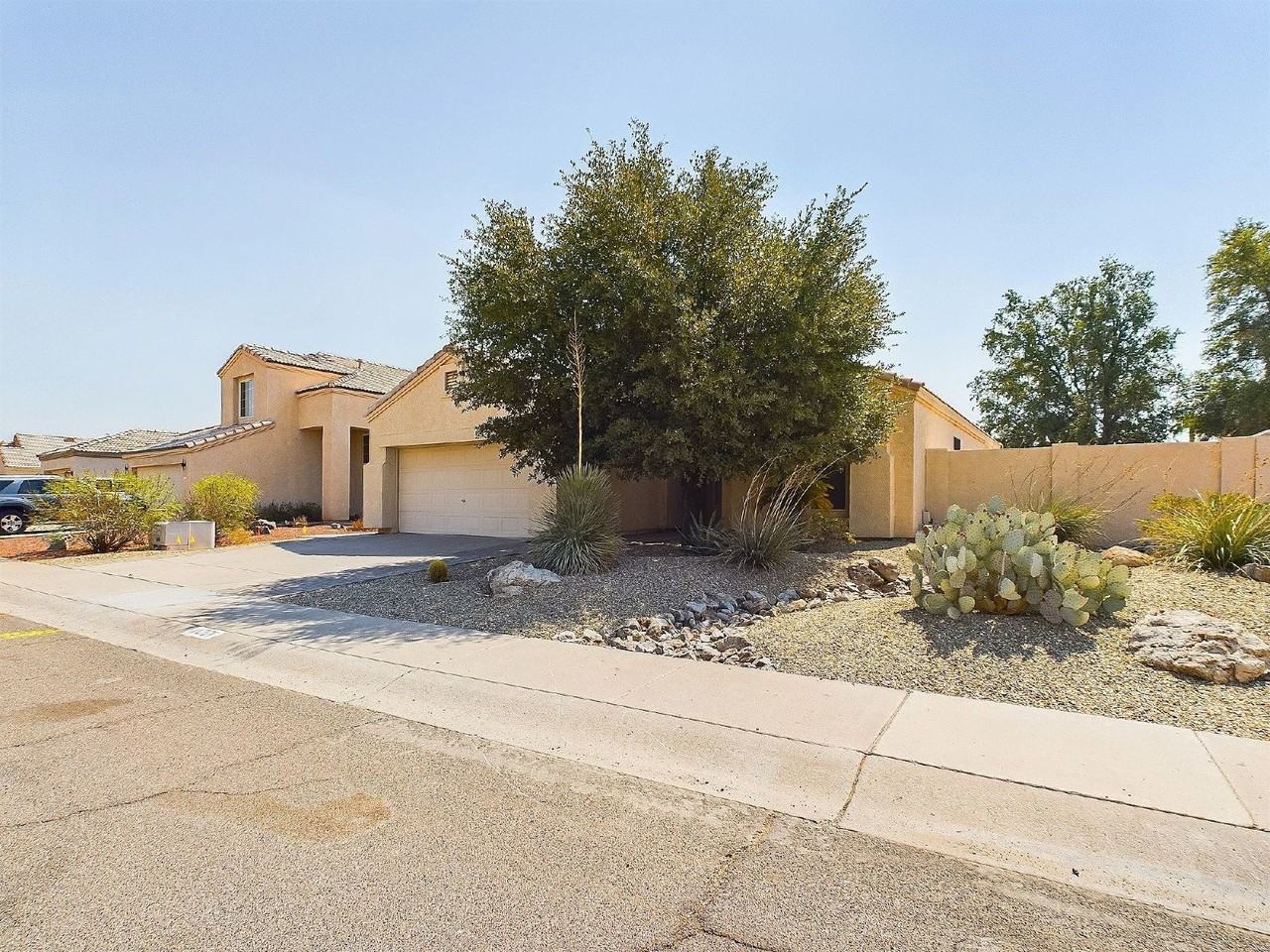 11221 W Amelia Ave - Photo 2 of 29