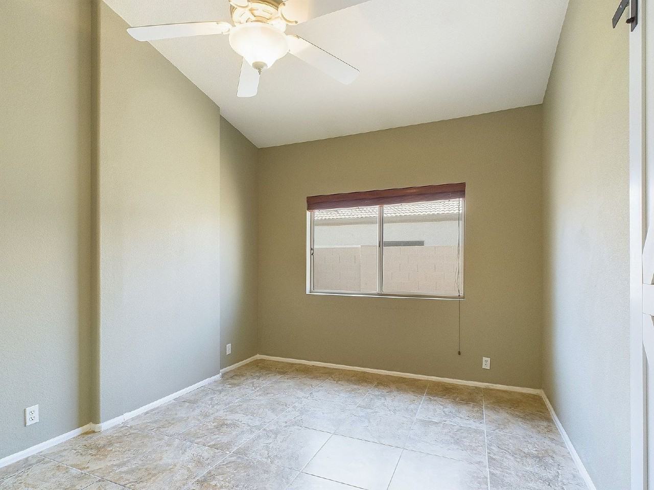 11221 W Amelia Ave - Photo 6 of 29