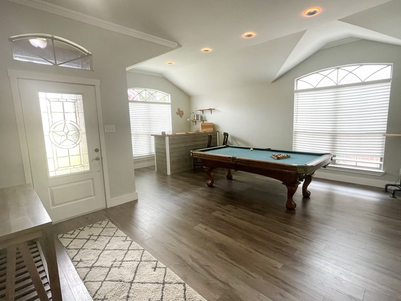 516 Oakbrook Dr #NA - Photo 2 of 20