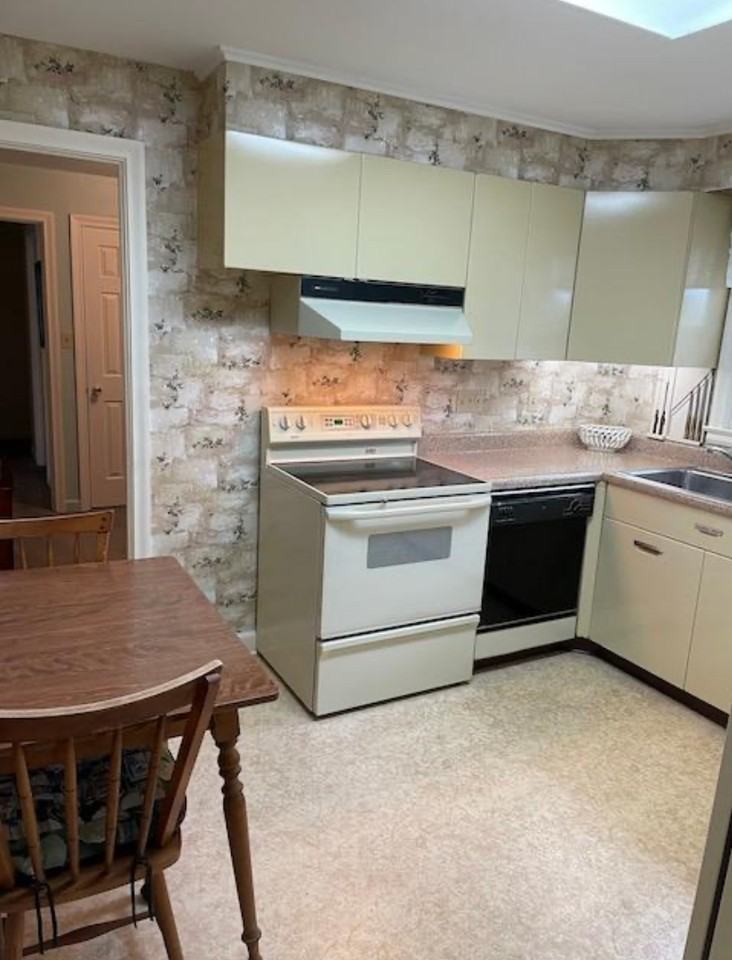 225 Crescent Cir #NA - Photo 2 of 4