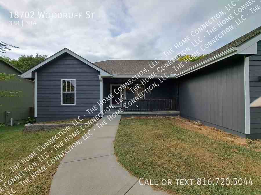 18702 Woodruff St - Photo 2 of 48