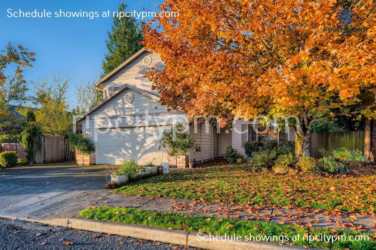 1436 Se 11th Loop - Photo 2 of 28