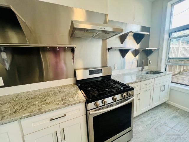 521 Grand St - Photo 2 of 7