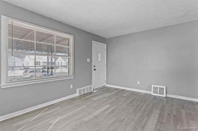 8600 Fielding St - Photo 3 of 22