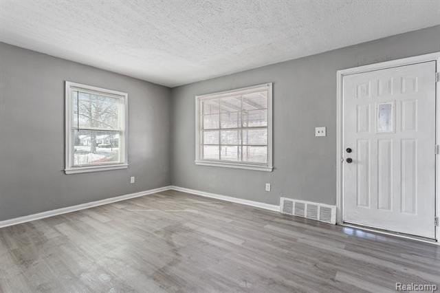 8600 Fielding St - Photo 5 of 22