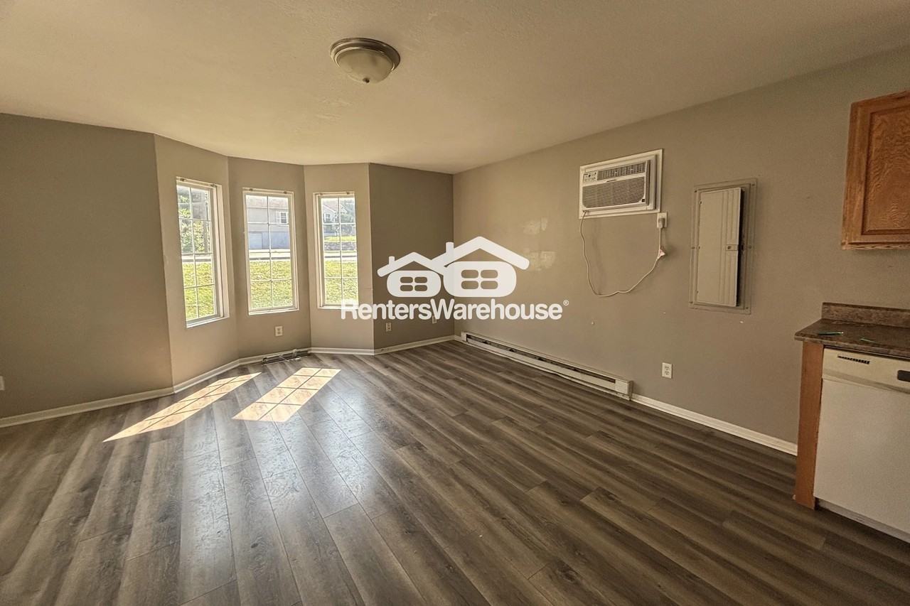 2905 Hickman Rd - Photo 2 of 8