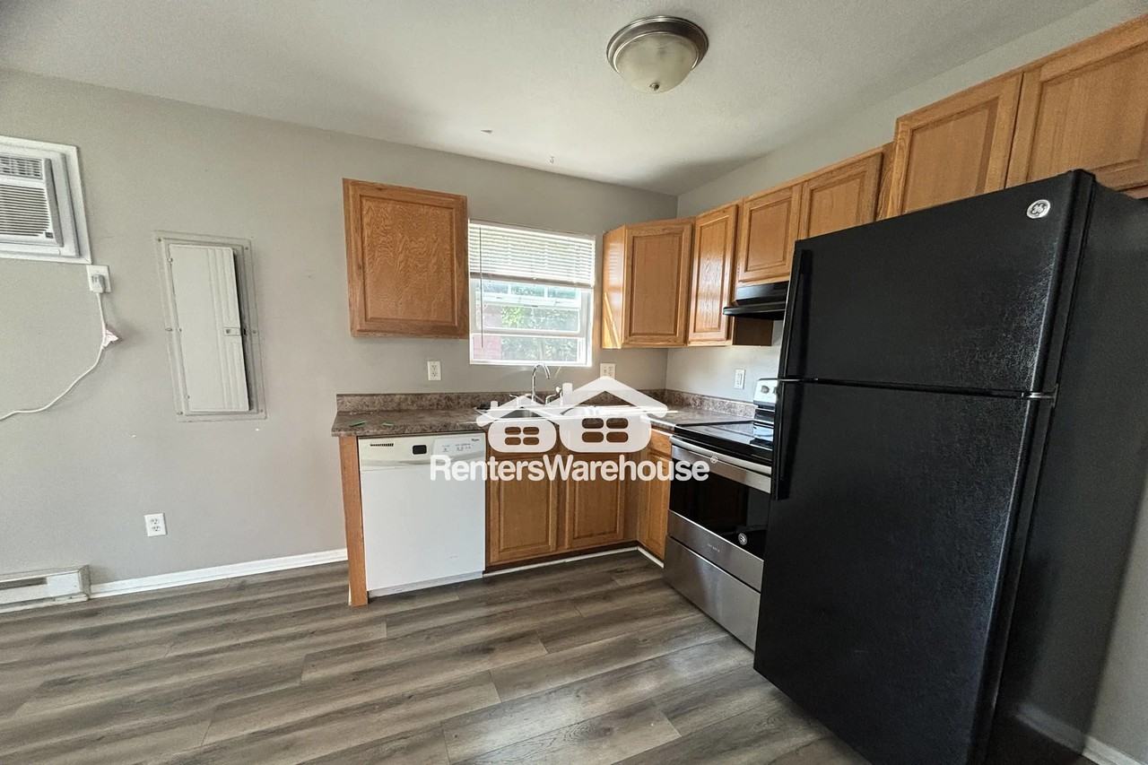 2905 Hickman Rd - Photo 3 of 8