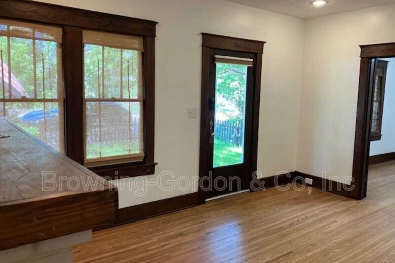 1810 Fatherland St - Photo 2 of 33