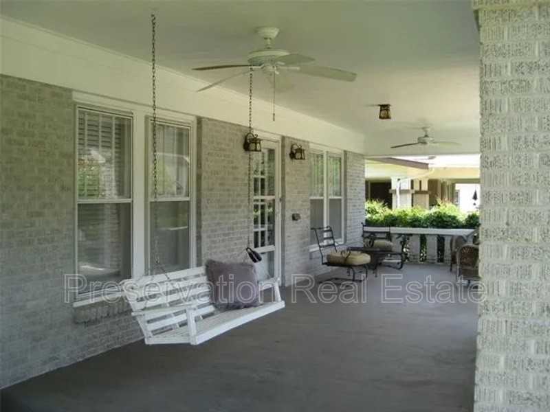 2510 Wabash Ave - Photo 2 of 15