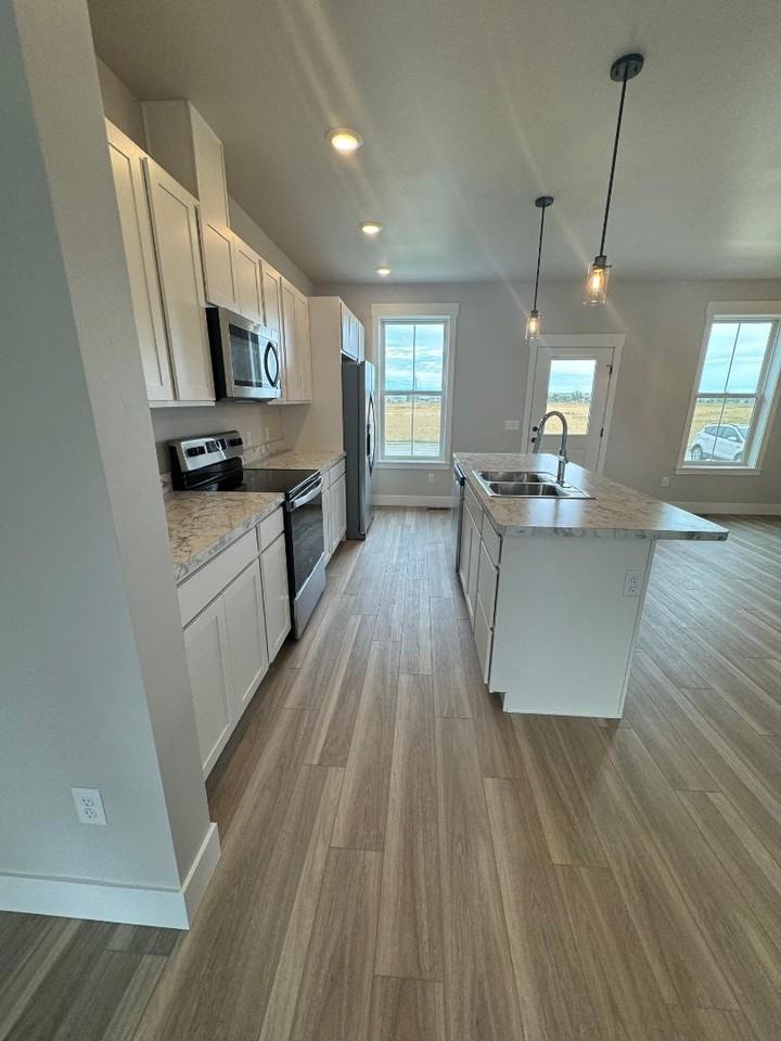 6139 Northstead Ave - Photo 3 of 18