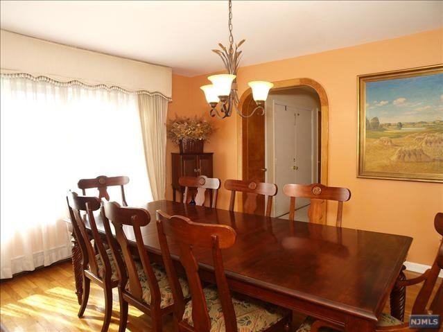 251 River Dr - Photo 3 of 15