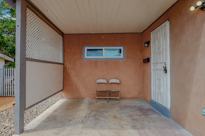 11609 Ralph Ave Ne - Photo 3 of 20