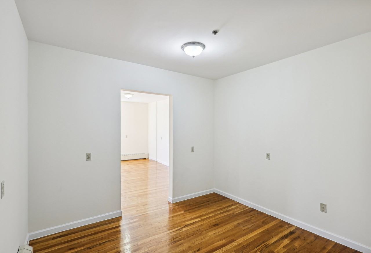 41 S Munn Ave #3I - Photo 3 of 14