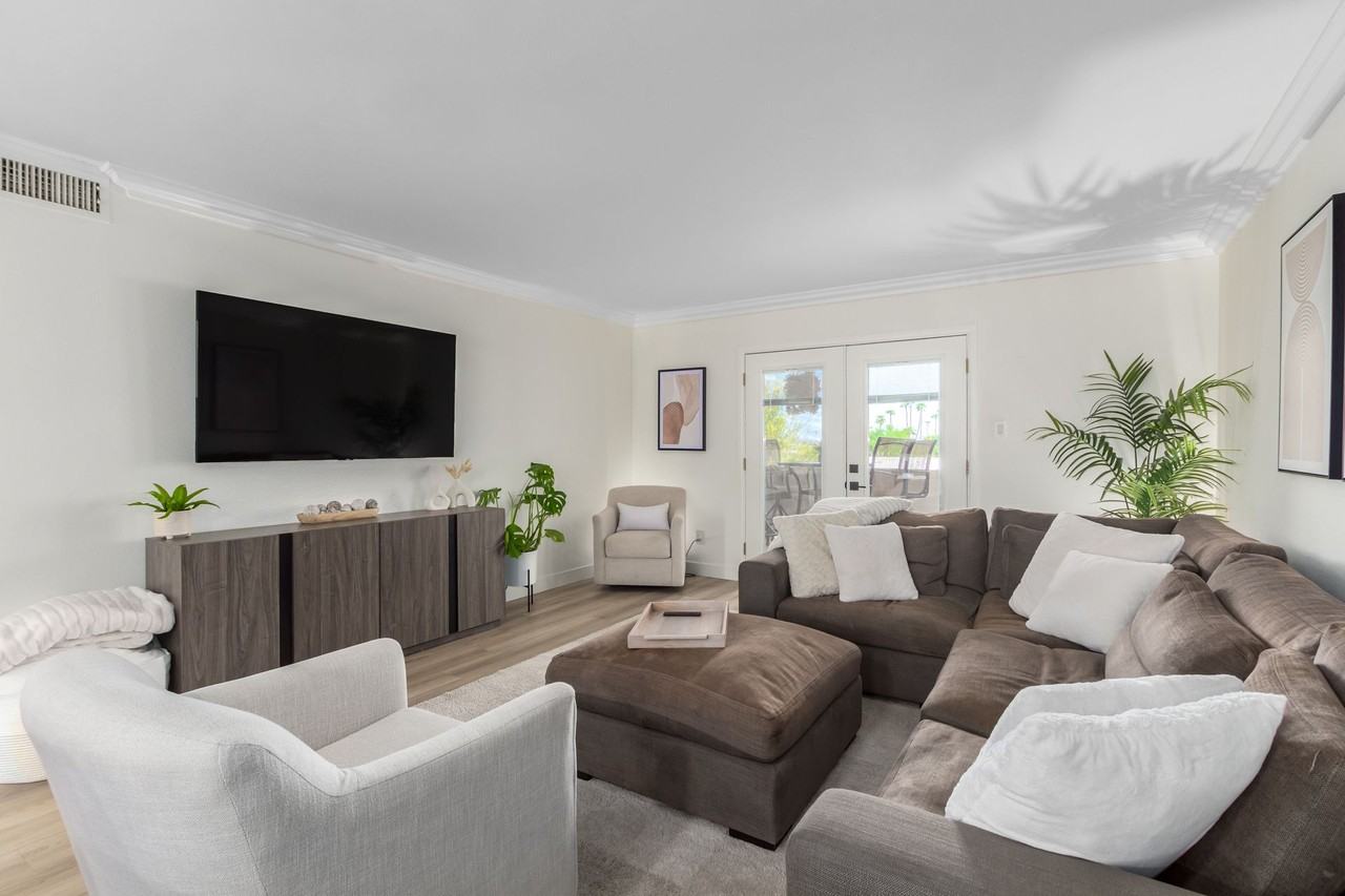 5151 N 77th St #B - Photo 3 of 19