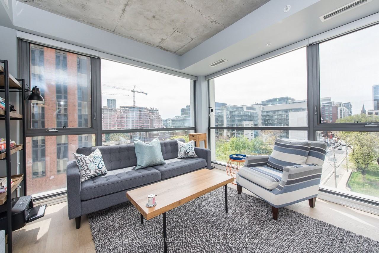 39 Brant Street #524