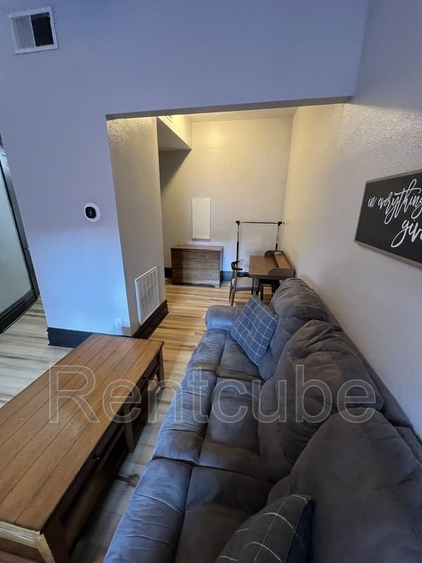 247 W 11th St #9 - Photo 5 of 11