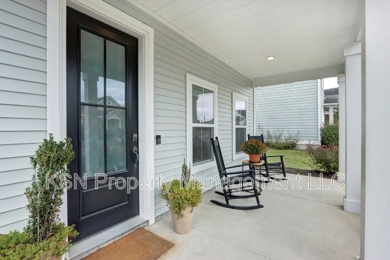 205 Clearwater Cir - Photo 3 of 31