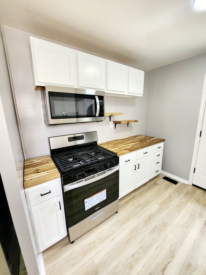 4756 Homewood Dr #1 - Photo 3 of 19