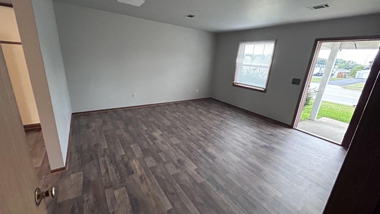 439 E Monroe Ave #439 - Photo 3 of 10