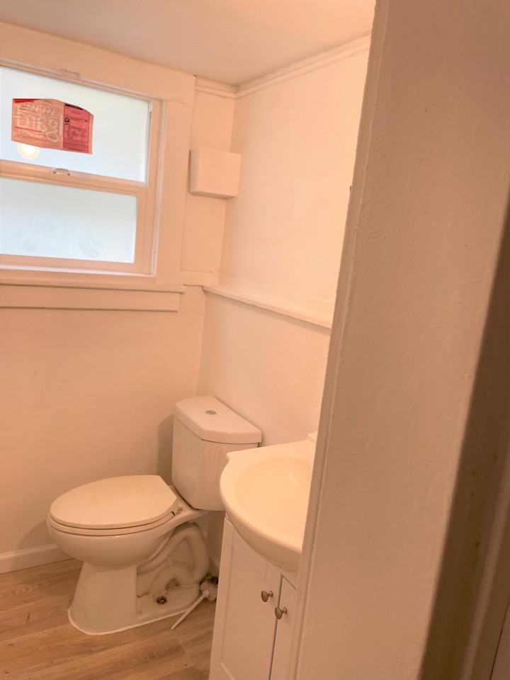 4547 19th Ave Ne #9 - Photo 7 of 8