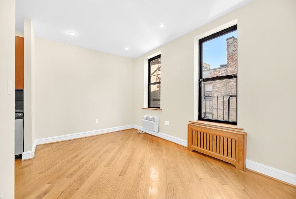 York Ave #5C - Photo 2 of 5