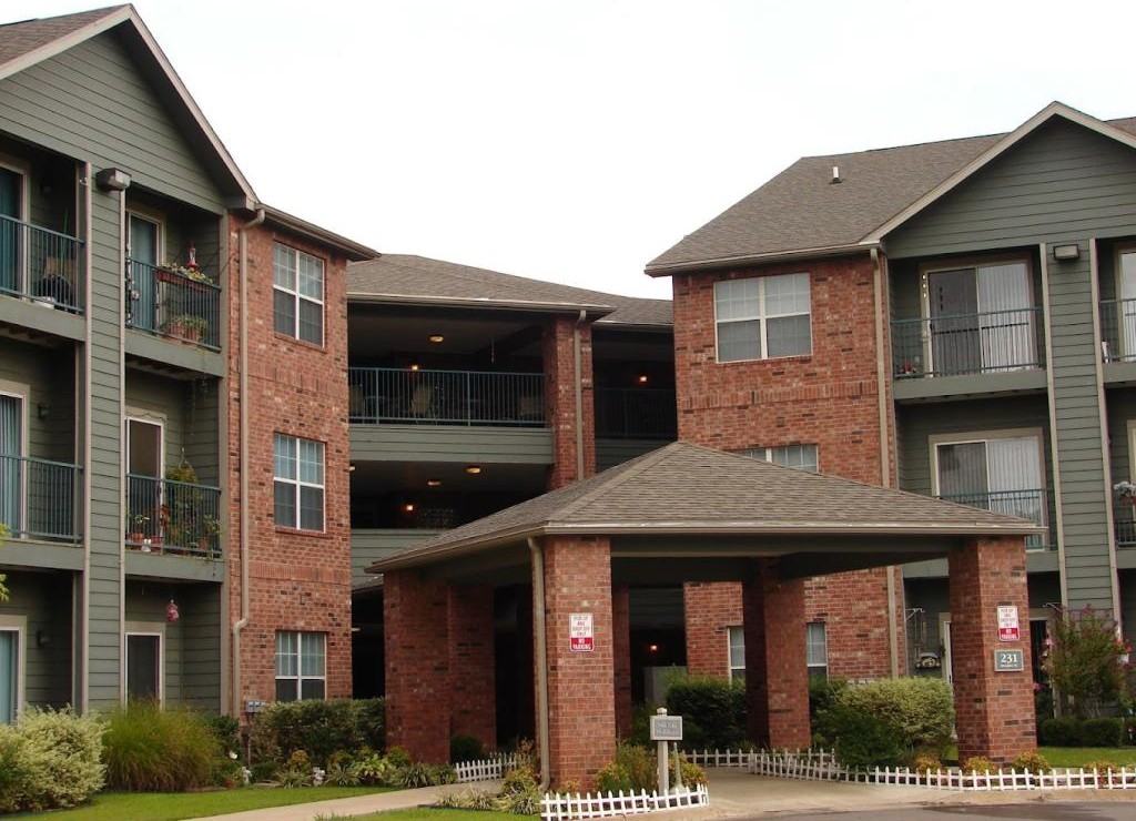 231 Douglas St Apt 101 - Photo 5 of 8