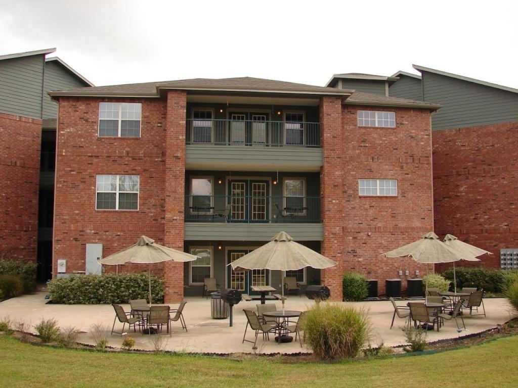 231 Douglas St Apt 107 - Photo 6 of 9