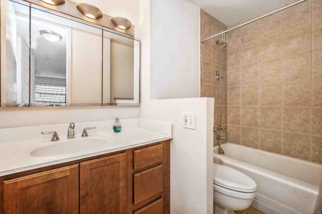 535 N Michigan Ave #1508 - Photo 5 of 13