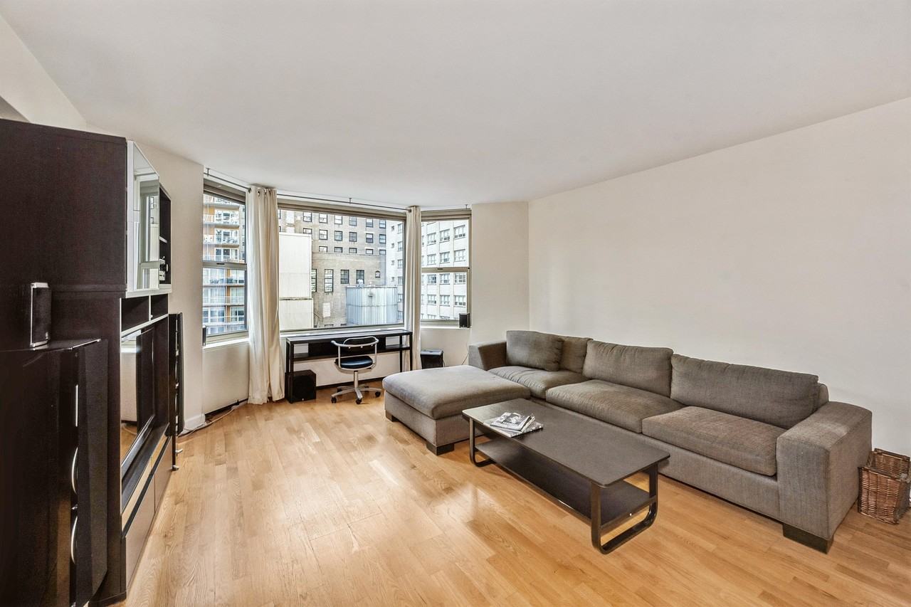 535 N Michigan Ave #1508 - Photo 4 of 13