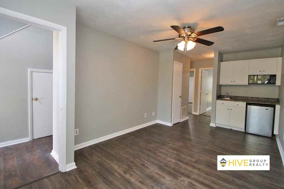 1368 Bradley Dr - Photo 4 of 32