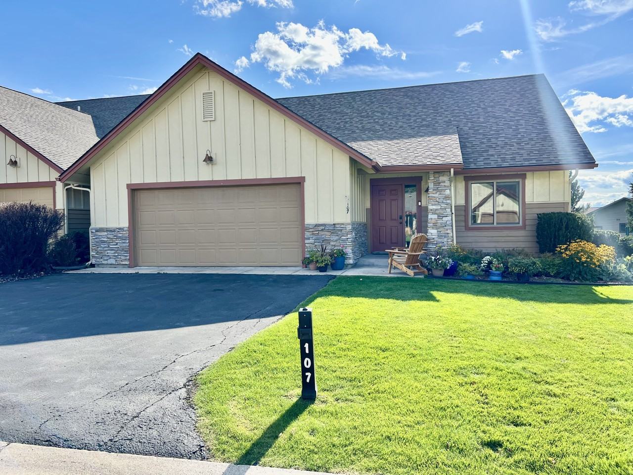 107 Crescent Lndg #1 - Photo 2 of 35